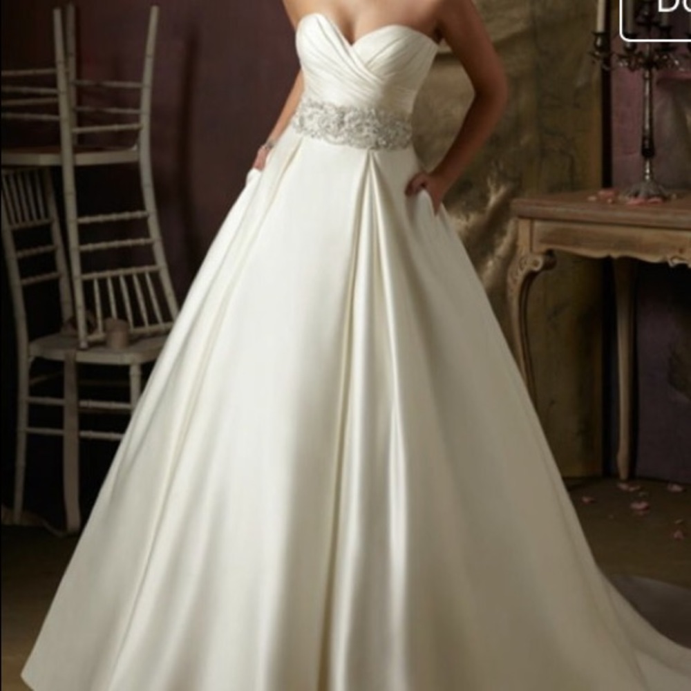 Ivory satin wedding dress with POCKETS size 6